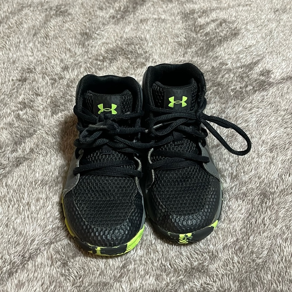 Little Boys under Armour jet basketball shoes